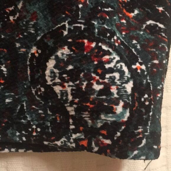Lularoe skirt stretch abstract paisley pattern black green red festive - Picture 8 of 16